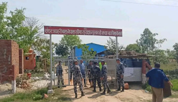 कैलालीमा सशस्त्रको गुल्ममा भिड छिरेर डीएसपीमाथि हातपात, ३१ जना जिल्ला तानिए