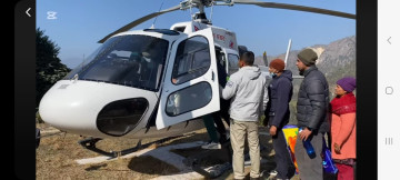 मध्यपूर्वी पहाडमा स्वास्थ्य सेवा : उपचार नपाएर ज्यान गुमाउने, ऋण बोकेर हेलिकोप्टर चढ्ने बाध्यता
