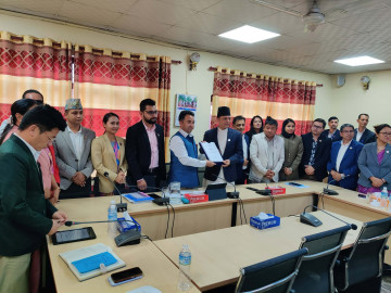 प्रतिनिधिसभा नियमावलीको मस्यौदा सभामुख अर्याललाई बुझाइयो