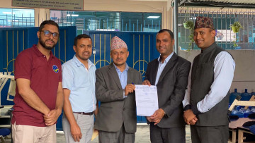 युनिग्लोब कलेजले गर्‍याे विजय स्मारक माविलाई २ लाखभन्दा बढीको फर्निचर सहयाेग