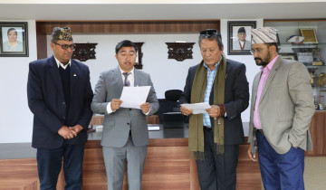 लामाद्वारा शपथ ग्रहण