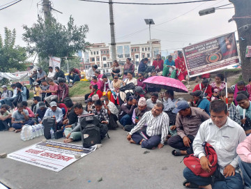 गाएरै प्रधानमन्त्री भएका बालेनलाई दृष्टिविहीनको पुकार– हामीलाई गाउन देऊ, कि पीडा हेरिदेऊ