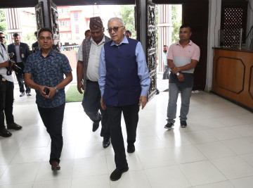 कुलिङ पिरियडमा भएको बदमासी सच्याउन संसद अवरोधको तयारीमा कांग्रेसको शेखर समूह