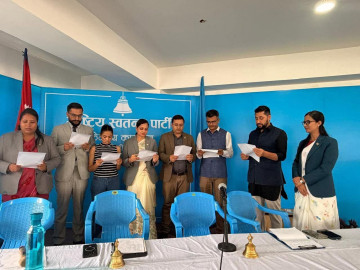 रास्वपाका तीन मन्त्रीसहित छ नेताले खाए केन्द्रीय सदस्यको शपथ