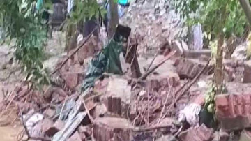 उत्तर प्रदेशकाे लखनऊमा पर्खाल भत्किँदा ९ जनाकाे मृत्यु
