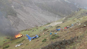 केदारनाथमा हेलिकाेप्टर दुर्घटना, दुई पाइलटसहित सात जनाकाे मृत्यु (भिडियाे)