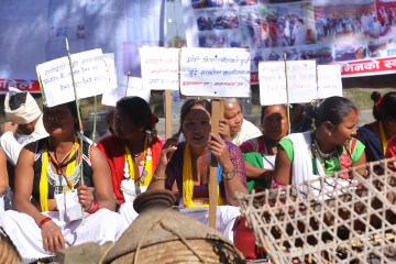 स्वर्गद्वारी गुठीपीडित मोही किसानद्वारा माइतीघर मण्डलामा प्रदर्शन (फोटो फिचर)