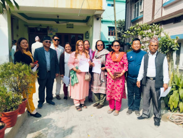 झापा-५ मा एमालेका कार्यकर्ता जनताका घर दैलोमा