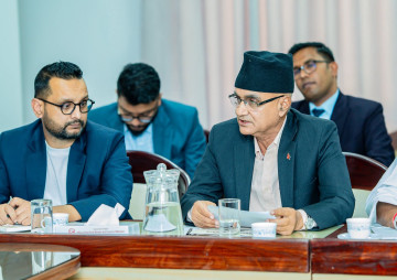 संघीयताको मर्म अनुरुप अधिकार प्रत्यायोजन गर्न कर्णालीका मुख्यमन्त्रीले गराए प्रधानमन्त्रीकाे ध्यानाकर्षण