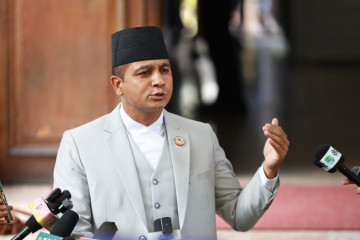 प्रधानमन्त्री बालेनकाे सट्टा परराष्ट्रमन्त्रीले दिने जवाफलाई मानेनन् विपक्षी दलले