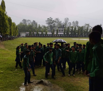 शिक्षकहरूले विद्यालयमै रक्सी खाएको भन्दै बारामा विधार्थीहरूको नाराबाजी