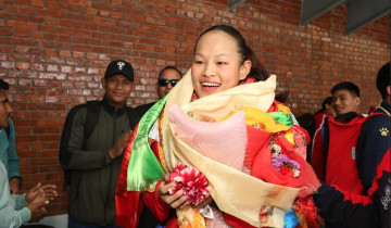 नेपाल फर्किइन् ऐतिहासिक कास्य पदक विजेता एरिका, विमानस्थलमा भव्य स्वागत (तस्वीरहरू)