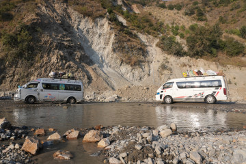 बीपी राजमार्गमा आवागमन बन्द, सवारी साधन होल्ड