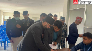 दलबलका साथ उपस्थित भएर बालेनले झापा– ५ मा गरे उम्मेदवारी दर्ता