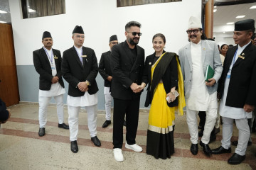 प्रधानमन्त्री बालेनले लगाएको सेतो जुत्ता गोल्डस्टारको, संसद भवनमा खुलाए राज
