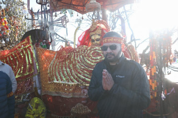 मठमन्दिर धाउँदै बालेन : रास्वपाको विधानदेखि शपथसम्म यसरी जोडिन्छ धर्म