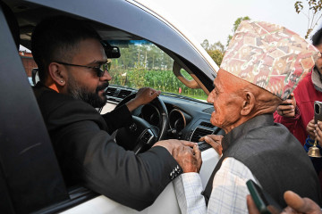 झापा– ५ मा ‘आदिवासी जनजाति रंगशाला’ बनाउने बालेनको वाचा