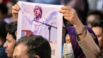 बंगलादेशमा शेख हसिनाको सरकार ढलाउने हादीको मृत्युपछि चर्कियो हिंसा