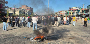 बारामा झडप हुँदा छ प्रहरीसहित १० जना घाइते, राति आठ बजेसम्म कर्फ्यु