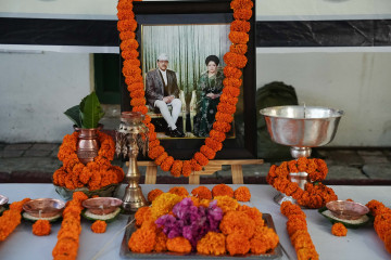 दरबार हत्याकाण्डको स्मरणमा नारायणहिटीमा दीप प्रज्वलन (तस्वीरहरू)