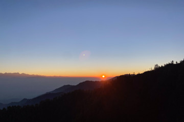 बेथानचोकस्थित गजराम पर्वतबाट देखिएको सूर्योदयको मनमोहक दृश्य (तस्वीरहरू)