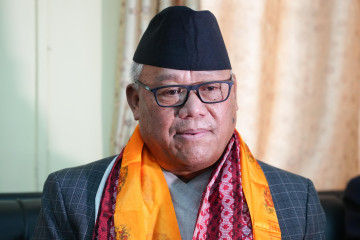 सरकारलाई कांग्रेस नेता आङ्देम्बेकाे प्रश्न– के राज्य आफ्नै नागरिकसँग युद्ध लड्दैछ ?