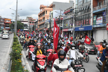 पोखरामा नेकपा एमालेले निकाल्यो मोटरसाइकल र्‍याली (तस्वीरहरू)