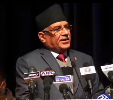 ओलीलाई प्रचण्डको व्यंग्य, 'हाम्रो कार्यकर्ता भेला कमेडीका लागि होइन' 