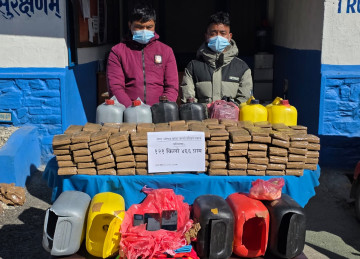 एक सय २१ किलो चरेससहित मकवानपुरबाट दुई जना पक्राउ