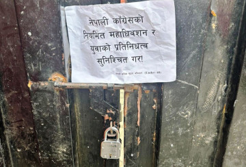 कांग्रेसको मुख्यालयमा ताला लगाउनेहरू भन्छन्- महाधिवेशनको क्यालेन्डर नआएसम्म ताला खुल्दैन