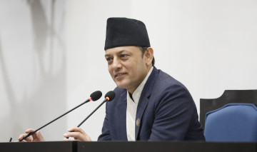 संसदकाे अवरोध खुलाउन प्रतिपक्षीसँग छलफलमा सभामुख