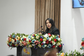 खुश्बु ओलीको प्रश्न– श्रीमती र श्रीमान् राजनीतिमा बराबर हुन सक्दैनन् ?