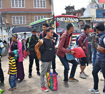 काठमाडौंबाट भोट हाल्न गाउँ फर्किँदै मतदाता, जनप्रतिनिधिले विकास गर्ने आशा