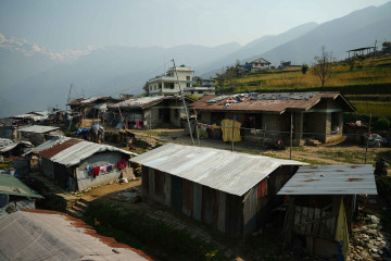 भूकम्प गएको ११ वर्ष पुग्यो, तर अझै पाउन सकेनन् दलितले व्यवस्थित घर (तस्वीरहरू)