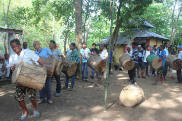 झापा ५ : एमालेको पकड रहेको धिमाल समुदायको मतमा बालेनको नजर