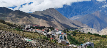 निर्जन पठारमा रमाएकाे जीवन