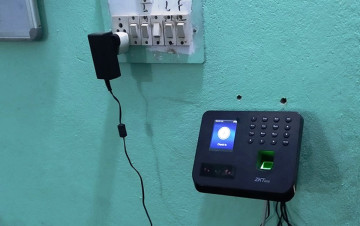 सामुदायिक विद्यालयमा विद्युतीय हाजिरी : लाखौँको उपकरणमा माकुराको जालो र धुलाम्मे