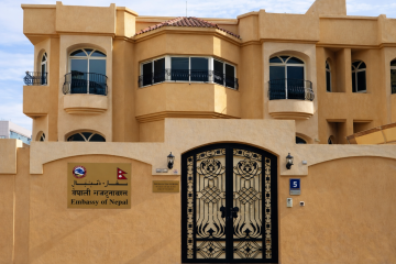 यूएईका विमानस्थलमा रहेका नेपालीलाई दूतावासले भन्याे- उडान सम्बन्धी जानकारी राख्नू