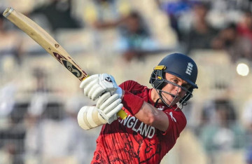 इटालीमाथि इंग्ल्यान्डको संघर्षपूर्ण जित