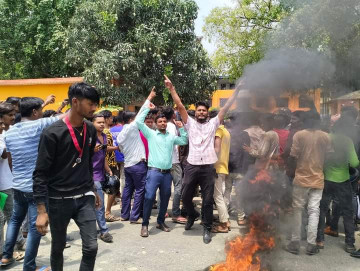 नागरिकता माग्दै धनुषामा प्रदर्शन