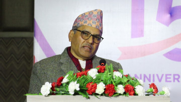नेपालमा डिजिटलाइजेसनको विकल्प छैनः गभर्नर अधिकारी