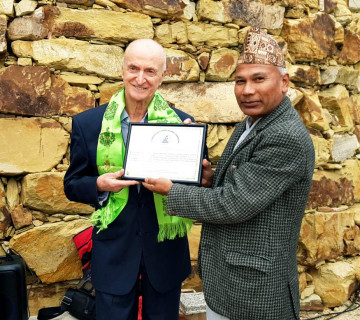 बुद्ध नेपालमा जन्मिएको तथ्यलाई प्रवर्द्धन गर्ने इयान ग्रीन अष्ट्रेलियामा सम्मानित