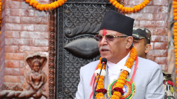 सत्तापक्ष र प्रमुख प्रतिपक्ष एक ठाउँमा उभिएर टिकटकमा प्रतिबन्ध लगाएका हाैँ : प्रधानमन्त्री प्रचण्ड
