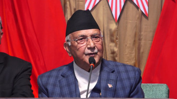 माधव नेपाललक्षित ओलीको टिप्पणी– दुई तिहाइकाे सरकार ढालेकाेमा पश्चात्ताप नगर्ने तत्त्वसँग एकता हुँदैन