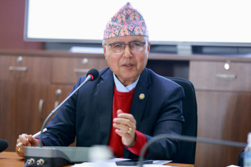 आर्थिक लाभ नदिने  ‘खुद्रे तथा टुक्रे’ आयोजना रोकेका हौँ : अर्थमन्त्री खनाल