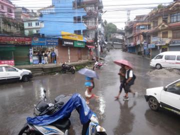 देशका अधिकांश क्षेत्रमा रातिदेखि वर्षा, आज झनै बढ्ने
