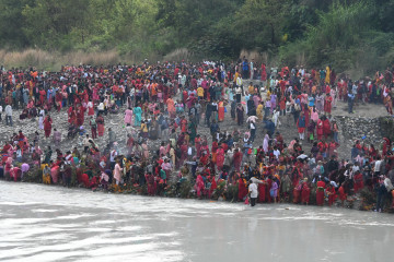 हरिबोधिनी एकादशीमा पोखराको तुलसी घाटमा भक्तजनको भिड (तस्वीरहरू)