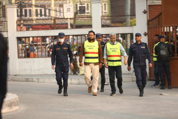 रवीन्द्र मिश्रलाई हतकडी लगाएर म्याद थपका लागि लगियो (तस्वीरहरू)