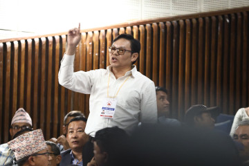 ‘नेतृत्वले बैठकको शैली नफेरेको’ भन्दै माओवादीको केन्द्रीय समिति बैठकमा होहल्ला