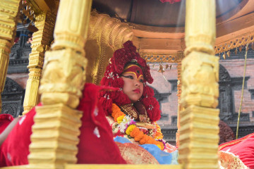 राजकीय देवी कुमारी घाेषित भइन् साढे दुई वर्षीया आर्यतारा (तस्वीरहरू)